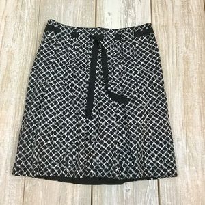 Ann Taylor Loft - lovely b/w skirt, w/lining